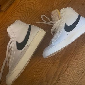 Size 7 MID BLAZER only tried on